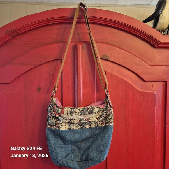 Sakroots The Sak Crossbody Purse Owl Theme Denim Front Zip Pocket Adjustable EUC - Picture 3 of 6